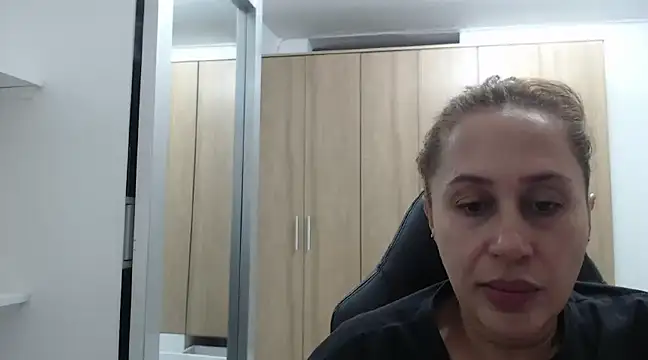 Snapshot of RoxanaLove9 chatting on January 13, 1:13 am RoxanaLove9 online show from January 13, 1:13 am