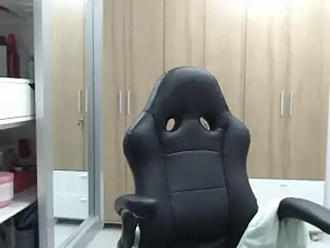 Snapshot of RoxanaLove9 chatting on February 6, 12:11 am RoxanaLove9 online show from February 6, 12:11 am