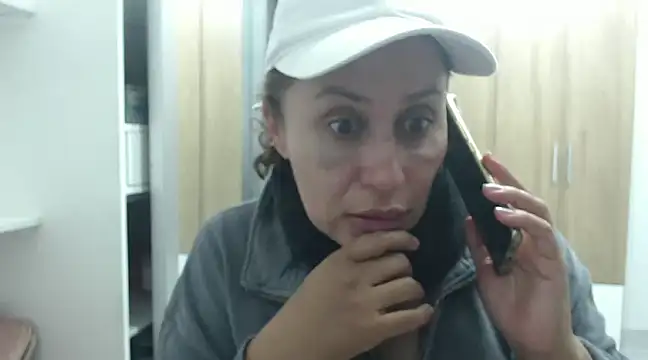 Snapshot of RoxanaLove9 chatting on February 23, 3:56 am RoxanaLove9 online show from February 23, 3:56 am