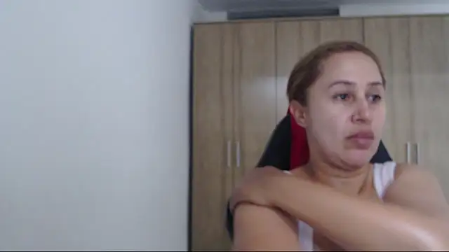 Snapshot of RoxanaLove9 chatting on September 21, 9:05 pm RoxanaLove9 online show from September 21, 9:05 pm