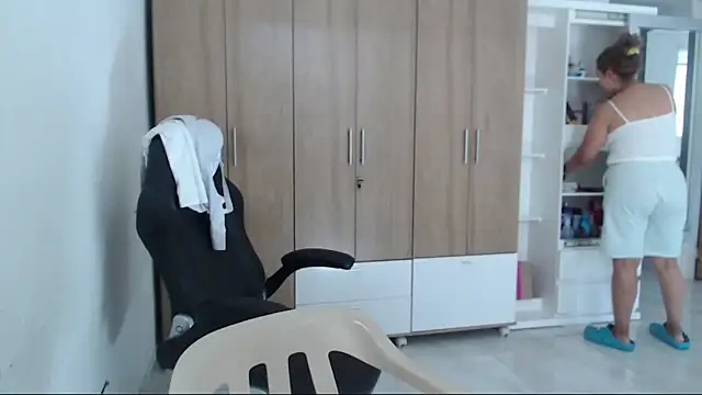 RoxanaLove9 online show from November 22, 5:56 pm