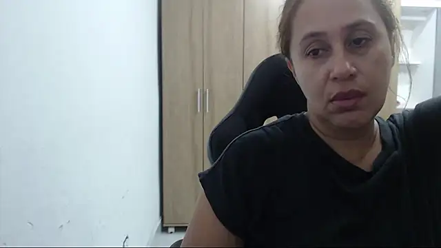 Snapshot of RoxanaLove9 chatting on June 19, 2:16 am RoxanaLove9 online show from June 19, 2:16 am