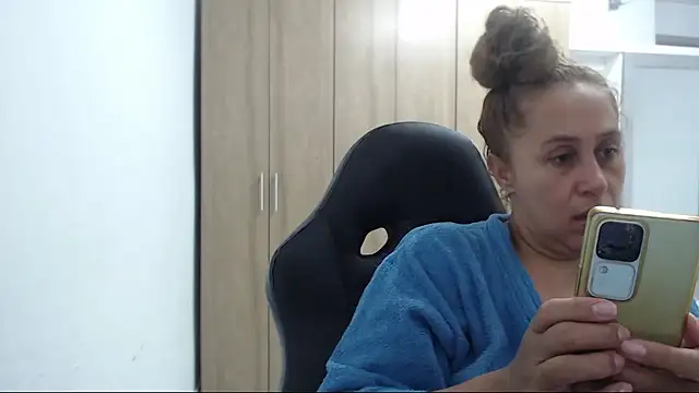 Snapshot of RoxanaLove9 chatting on July 26, 10:05 pm RoxanaLove9 online show from July 26, 10:05 pm