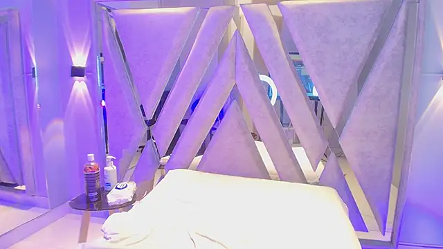 Annie9  online show from March 3, 2:56 pm