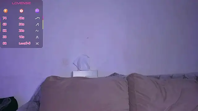 Snapshot of AdellaLoveX chatting on July 18, 5:00 am AdellaLoveX online show from July 18, 5:00 am