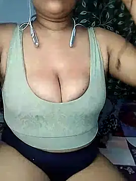 Snapshot of Hottyalia chatting on February 23, 5:07 pm Hottyalia online show from February 23, 5:07 pm