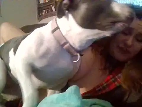 Snapshot of IvanaPlenty chatting on December 22, 1:44 pm IvanaPlenty online show from December 22, 1:44 pm