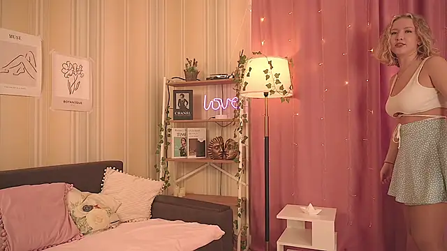 Snapshot of ms_evasweet chatting on June 12, 10:36 am ms evasweet online show from June 12, 10:36 am