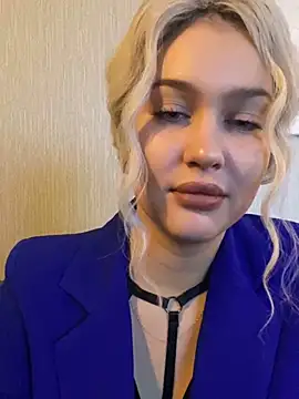 KikiWatson online show from January 19, 8:18 am