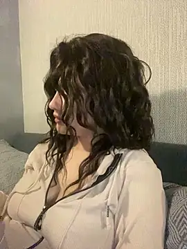 KikiWatson online show from February 7, 8:55 am