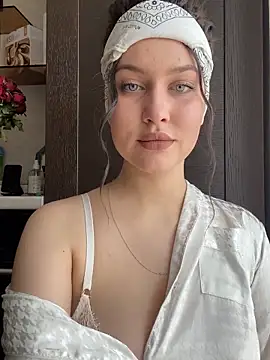 KikiWatson online show from March 1, 12:12 pm