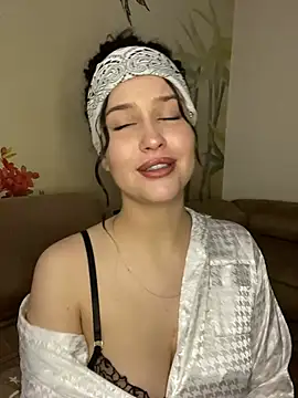 KikiWatson online show from March 1, 5:05 pm