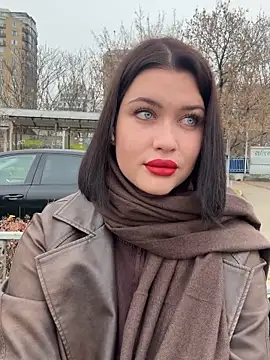 KikiWatson online show from December 4, 7:06 am