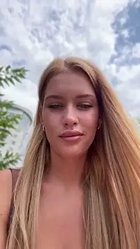 KikiWatson online show from July 10, 10:51 am