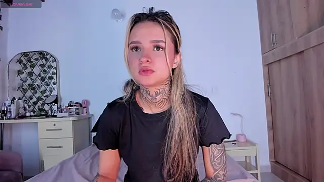 Snapshot of medussa13_ chatting on July 23, 1:53 pm medussa13 online show from July 23, 1:53 pm