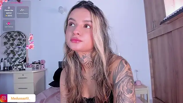 Snapshot of medussa13_ chatting on August 1, 1:10 pm medussa13 online show from August 1, 1:10 pm