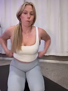 Snapshot of MmadiMonroe chatting on February 2, 3:38 am MmadiMonroe online show from February 2, 3:38 am