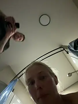 Snapshot of MmadiMonroe chatting on March 17, 6:17 am MmadiMonroe online show from March 17, 6:17 am