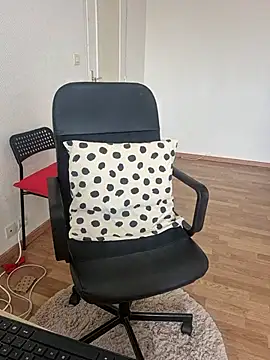 Snapshot of JennyCoquine chatting on July 13, 8:50 am JennyCoquine online show from July 13, 8:50 am