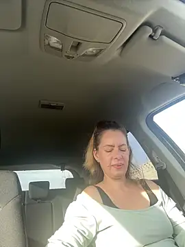 Snapshot of uber_babe chatting on December 14, 9:51 am uber babe online show from December 14, 9:51 am