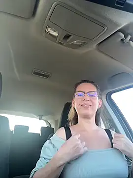 Snapshot of uber_babe chatting on December 15, 10:07 am uber babe online show from December 15, 10:07 am