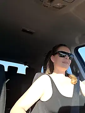 Snapshot of uber_babe chatting on January 5, 12:10 pm uber babe online show from January 5, 12:10 pm