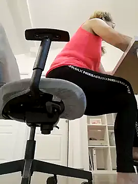 Snapshot of uber_babe chatting on February 4, 7:00 pm uber babe online show from February 4, 7:00 pm