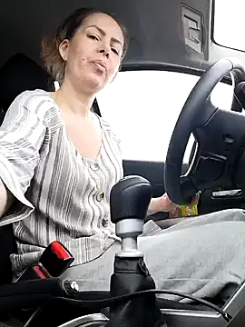 Snapshot of uber_babe chatting on February 27, 10:15 am uber babe online show from February 27, 10:15 am