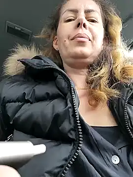 Snapshot of uber_babe chatting on March 17, 11:10 am uber babe online show from March 17, 11:10 am