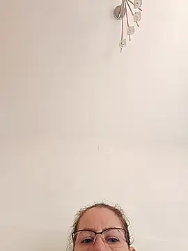 Snapshot of uber_babe chatting on November 26, 9:32 am uber babe online show from November 26, 9:32 am