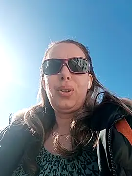 Snapshot of uber_babe chatting on December 1, 11:26 am uber babe online show from December 1, 11:26 am