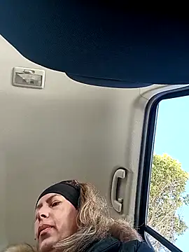 Snapshot of uber_babe chatting on December 3, 11:41 am uber babe online show from December 3, 11:41 am