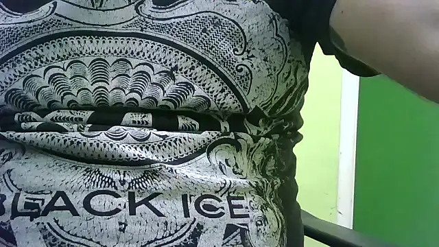 Snapshot of loganwolverine02 chatting on February 4, 2:32 pm loganwolverine02 online show from February 4, 2:32 pm