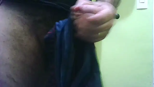 Snapshot of loganwolverine02 chatting on November 27, 1:35 pm loganwolverine02 online show from November 27, 1:35 pm