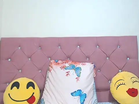 Snapshot of emassquirt28 chatting on October 7, 5:37 am emassquirt28 online show from October 7, 5:37 am