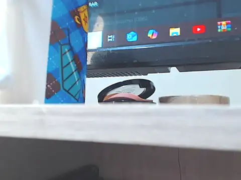 Snapshot of emassquirt28 chatting on October 29, 5:42 am emassquirt28 online show from October 29, 5:42 am