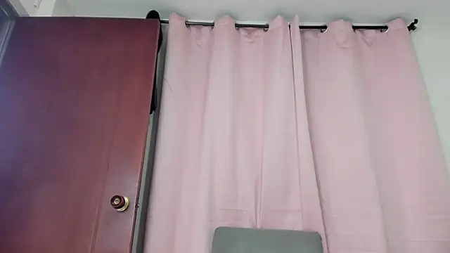 Snapshot of yulianademond66 chatting on February 18, 12:26 am yulianademond66 online show from February 18, 12:26 am