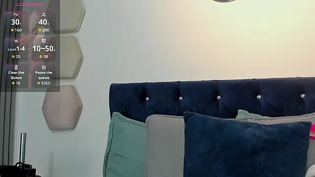 yulianademond66 online show from August 3, 9:07 pm
