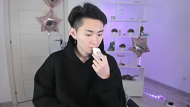 Snapshot of Miram_Yu chatting on December 3, 5:09 am Miram Yu online show from December 3, 5:09 am