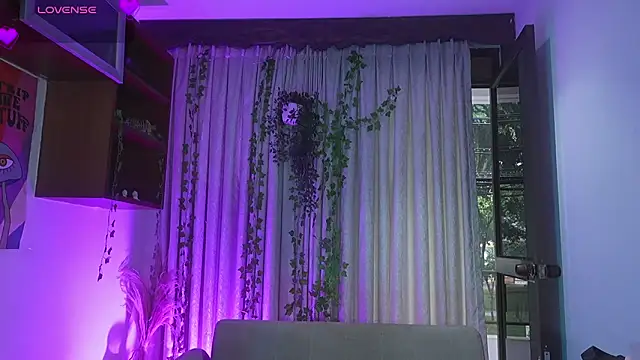 HannaRhodes online show from March 12, 2:34 pm