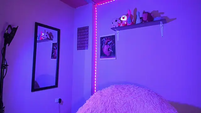 Snapshot of MadelineBenet chatting on December 15, 6:40 am MadelineBenet online show from December 15, 6:40 am