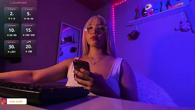 Snapshot of MadelineBenet chatting on January 15, 12:09 am MadelineBenet online show from January 15, 12:09 am