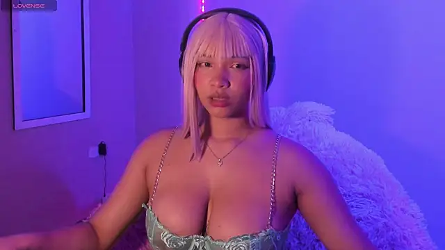 Snapshot of MadelineBenet chatting on January 21, 4:32 am MadelineBenet online show from January 21, 4:32 am