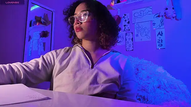 Snapshot of MadelineBenet chatting on February 10, 2:08 am MadelineBenet online show from February 10, 2:08 am