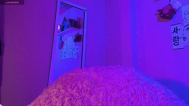 Snapshot of MadelineBenet chatting on February 25, 2:03 am MadelineBenet online show from February 25, 2:03 am