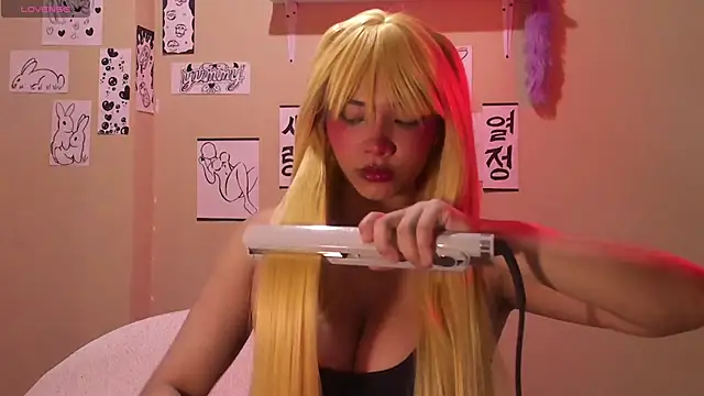 Snapshot of MadelineBenet chatting on March 22, 11:20 pm MadelineBenet online show from March 22, 11:20 pm