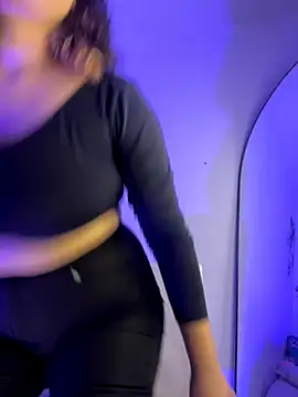 Snapshot of MadelineBenet chatting on November 13, 10:19 pm MadelineBenet online show from November 13, 10:19 pm