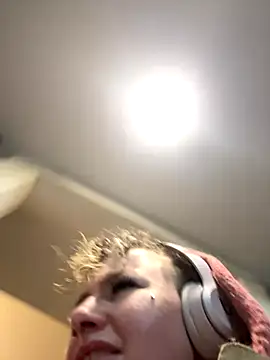 sluttysmiley online show from December 14, 8:41 am