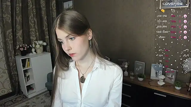 Snapshot of DarleneHatt chatting on January 11, 3:55 am DarleneHatt online show from January 11, 3:55 am