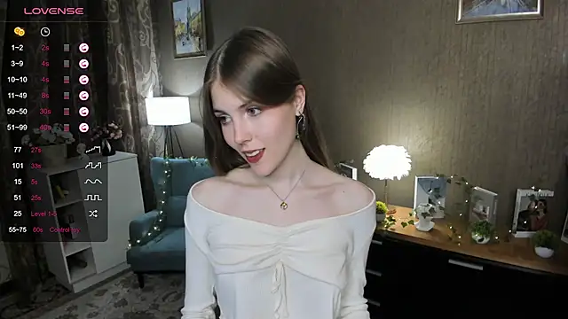 Snapshot of DarleneHatt chatting on February 6, 1:49 am DarleneHatt online show from February 6, 1:49 am